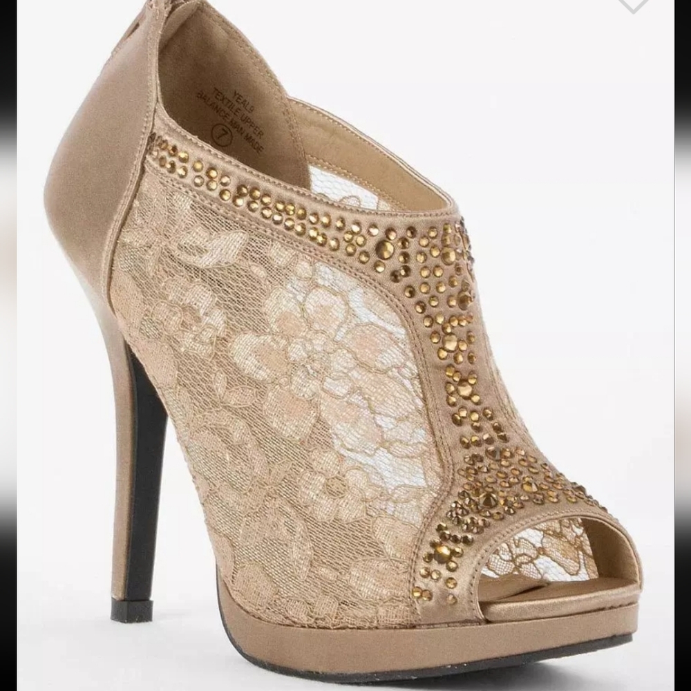 Daytrip Buckle Yeal Golden Bronze Lacey Stiletto open toe bootie heels Size 7.5